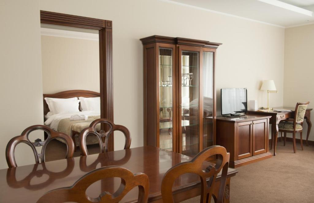 Caspian Riviera Grand Palace Hotel Aktau  Exterior photo A typical room at the hotel