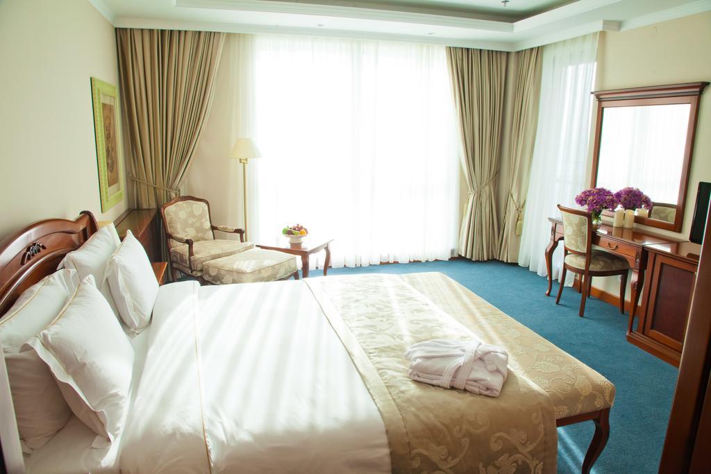 Caspian Riviera Grand Palace Hotel Aktau  Room photo A room at the hotel