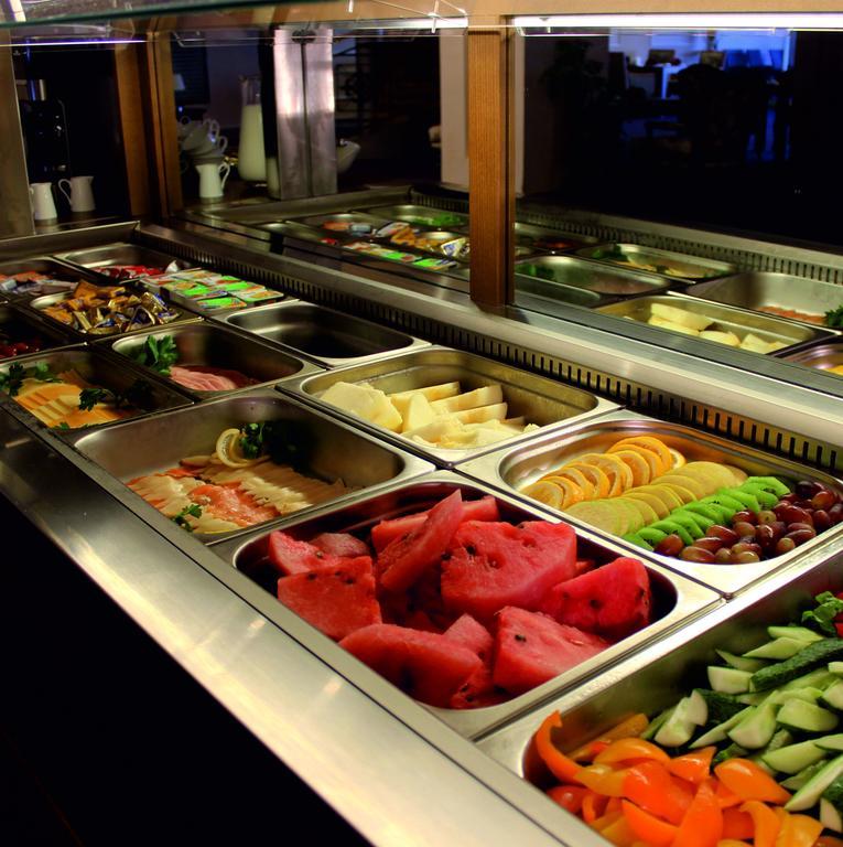 Caspian Riviera Grand Palace Hotel Aktau  Exterior photo A salad bar