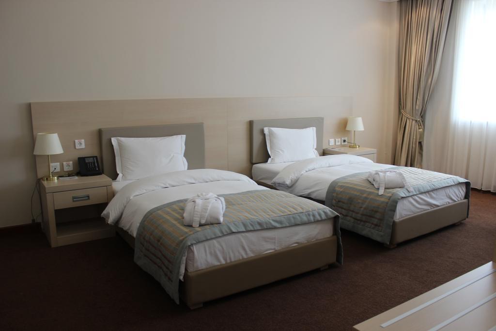 Caspian Riviera Grand Palace Hotel Aktau  Exterior photo A room at the hotel